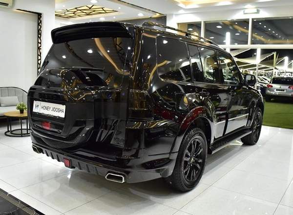 Mitsubishi Pajero Signature Edition 3.8L ( 2020 Model ) in Black Color GCC Specs