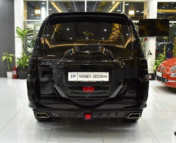 Mitsubishi Pajero Signature Edition 3.8L ( 2020 Model ) in Black Color GCC Specs