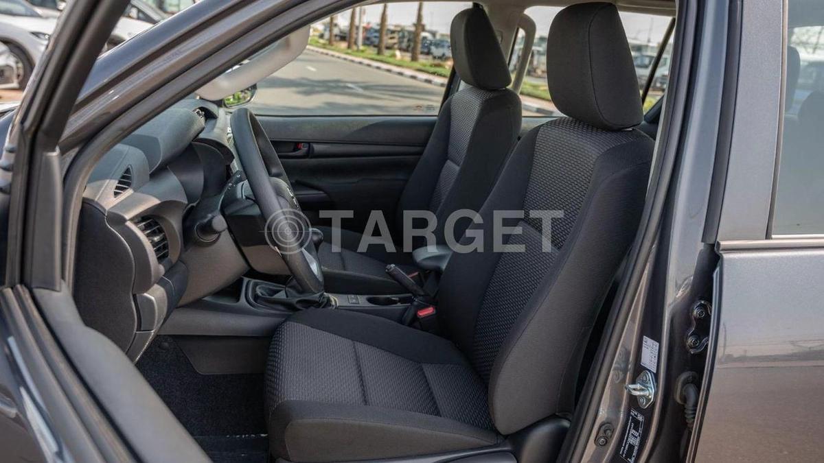 Toyota Hilux Toyota Hilux 2.4L AT Full option 2024-9-9
