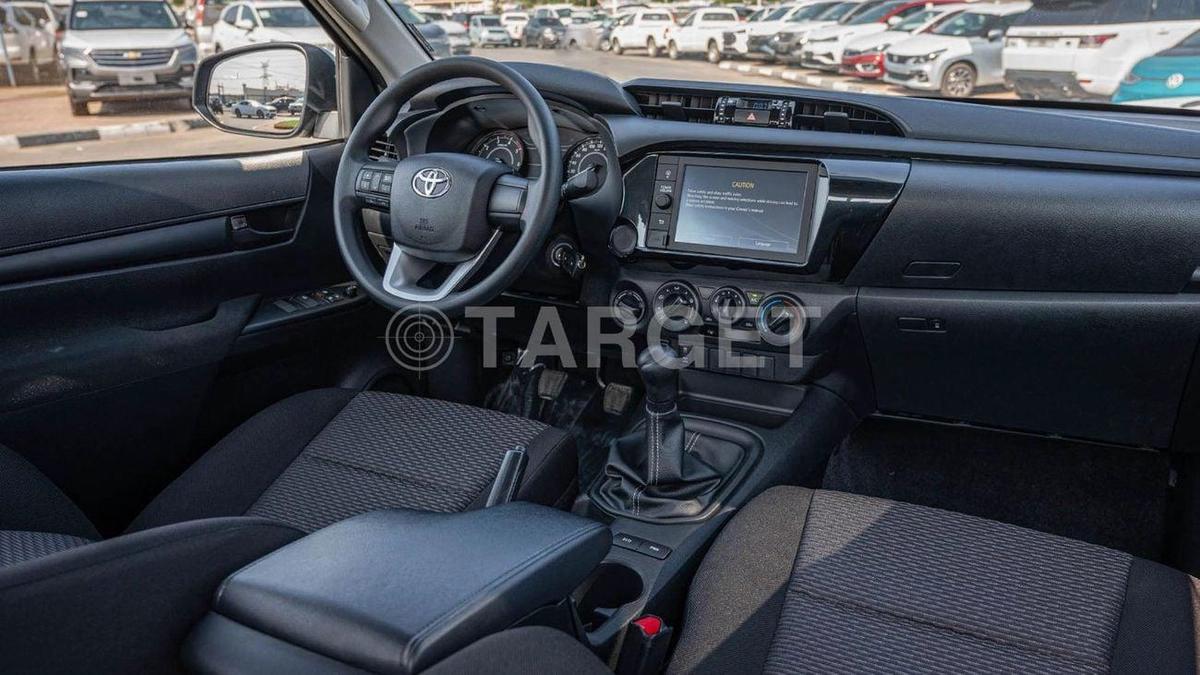 Toyota Hilux Toyota Hilux 2.4L AT Full option 2024-10-10