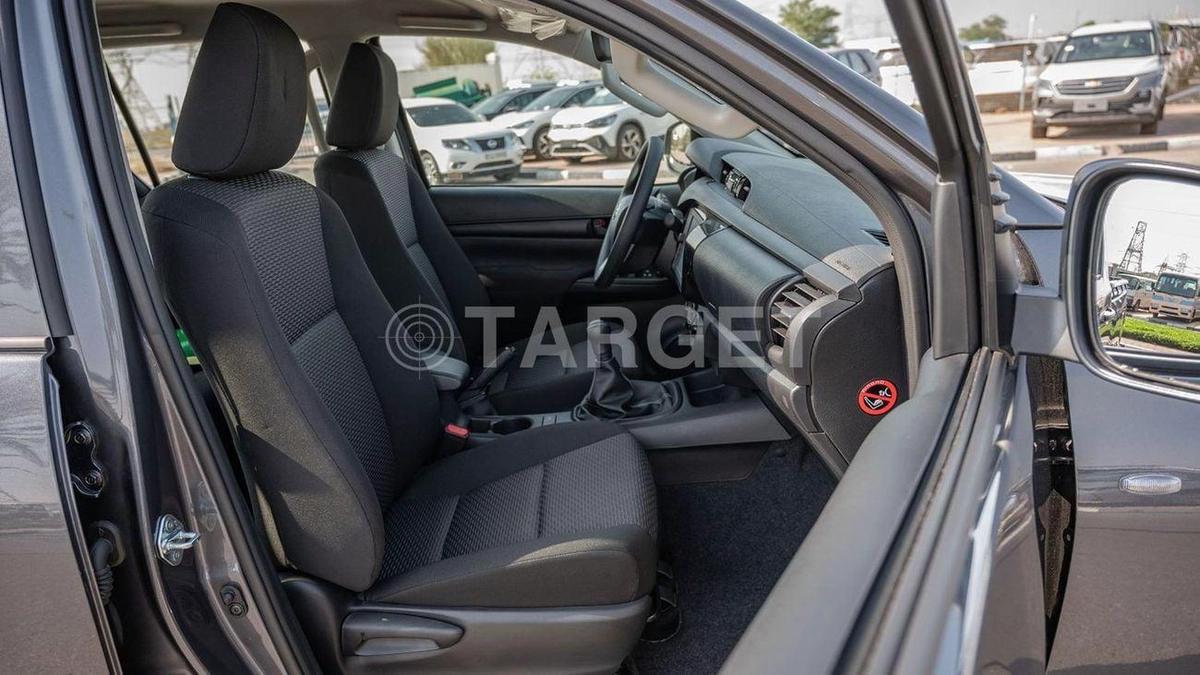 Toyota Hilux Toyota Hilux 2.4L AT Full option 2024-11-11