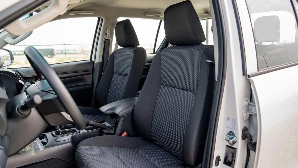 Toyota Hilux Toyota Hilux 2.4L AT Full option 2024-18-18