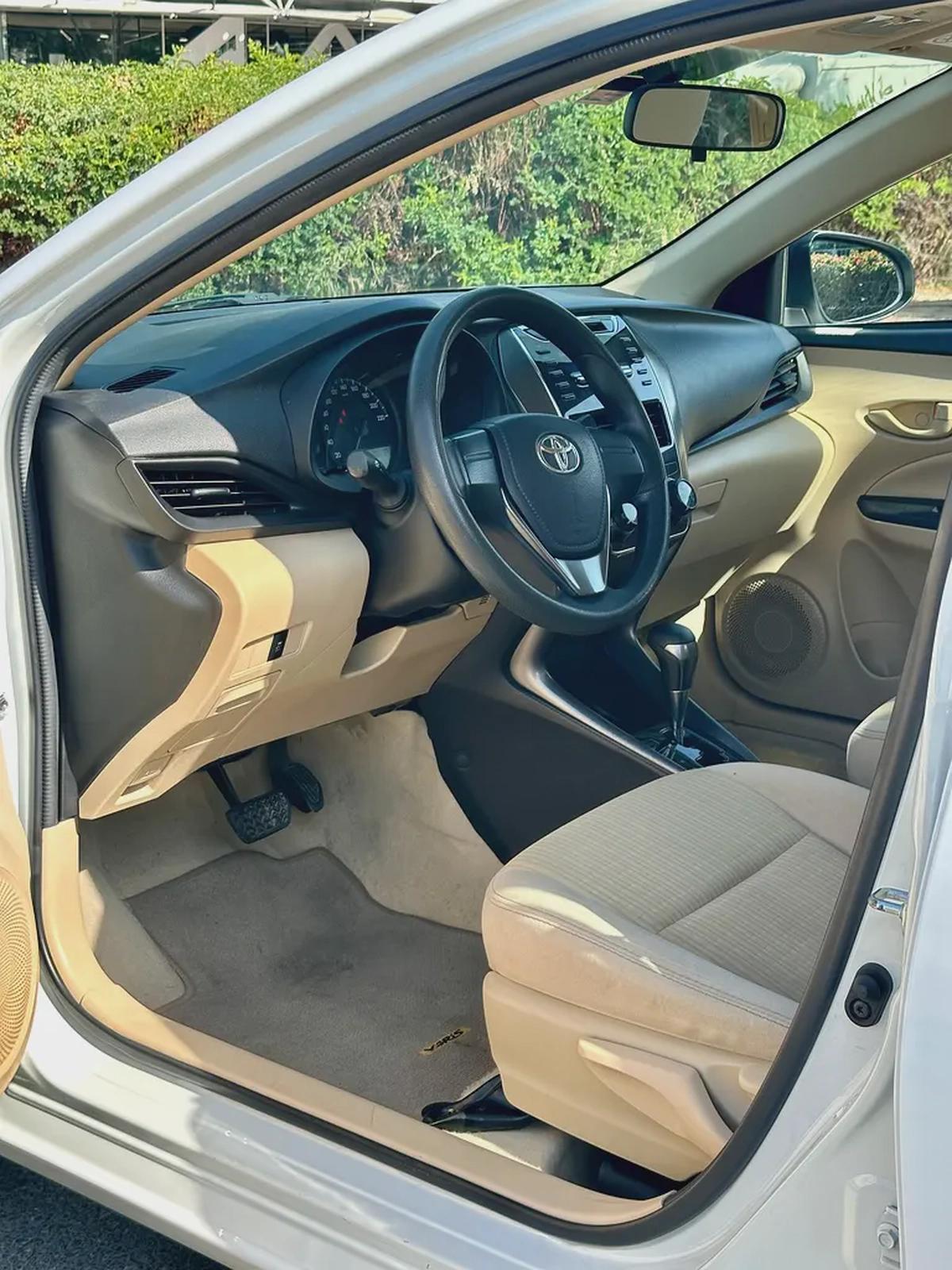 560/- AED EMI TOYOTA YARIS 1.5L SE FWD || WELL MAINTAINED-4-4