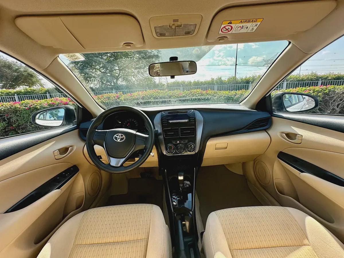 560/- AED EMI TOYOTA YARIS 1.5L SE FWD || WELL MAINTAINED-5-5