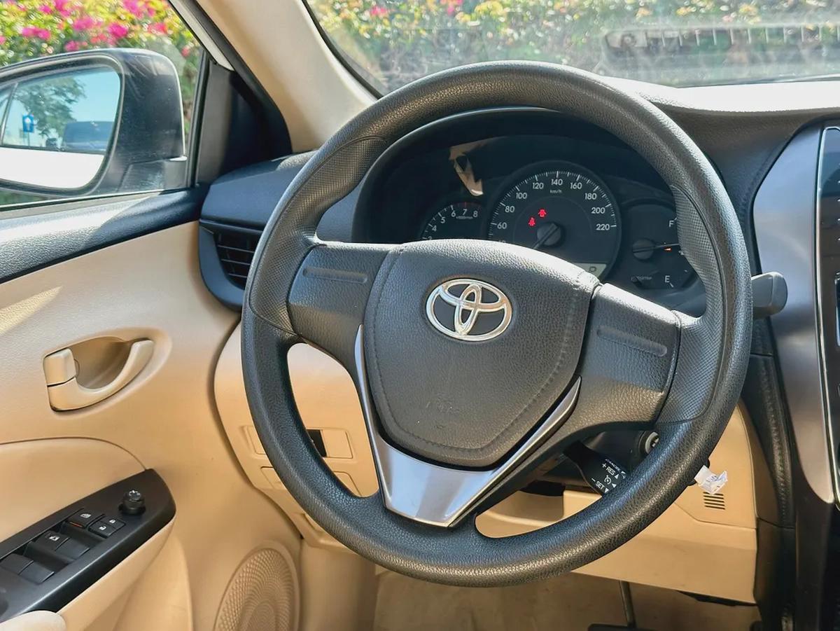 560/- AED EMI TOYOTA YARIS 1.5L SE FWD || WELL MAINTAINED-6-6