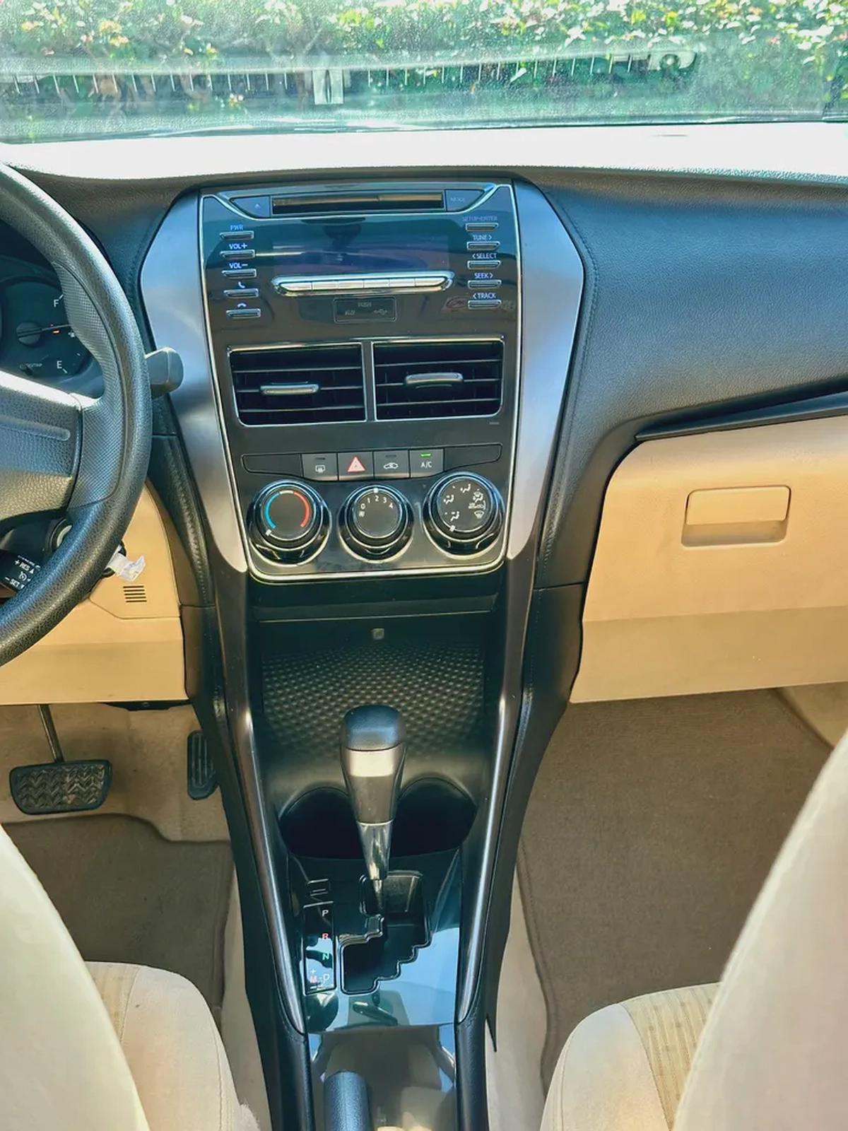 560/- AED EMI TOYOTA YARIS 1.5L SE FWD || WELL MAINTAINED-7-7