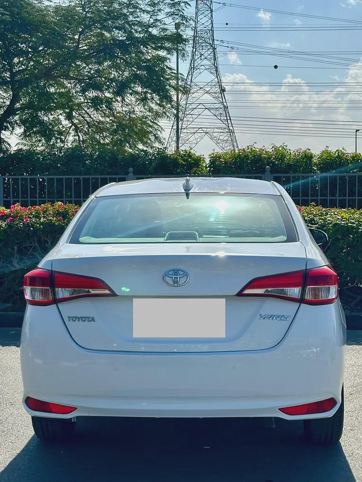 560/- AED EMI TOYOTA YARIS 1.5L SE FWD || WELL MAINTAINED-11-11