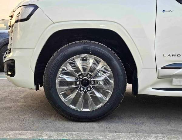 Toyota Land Cruiser VX HYBRID / BIG DVD / JBL SPKRS / LETAHER WITH MEMORY SEATS (CODE # VXH25)