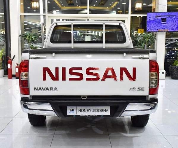 Nissan Navara SE ( 2019 Model ) in White Color GCC Specs