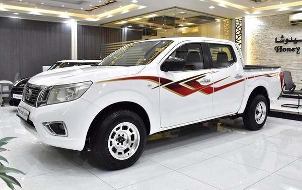 Nissan Navara SE ( 2019 Model ) in White Color GCC Specs