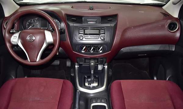 Nissan Navara SE ( 2019 Model ) in White Color GCC Specs