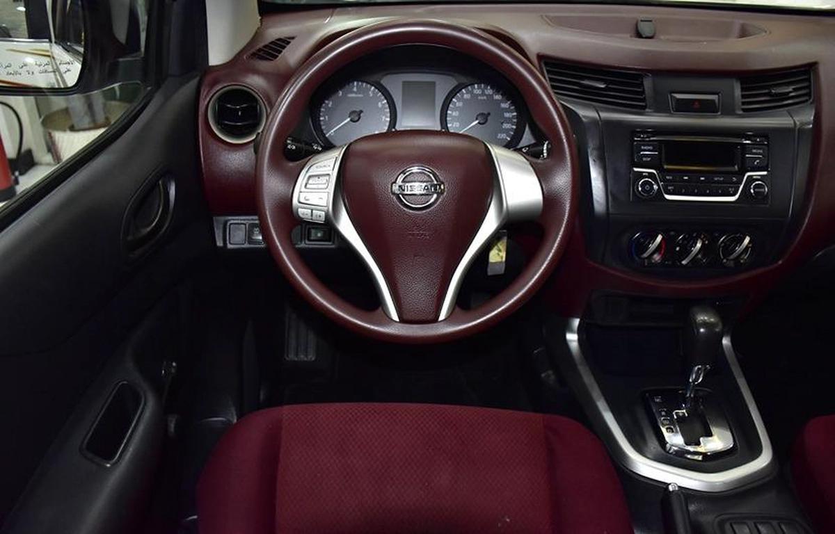 Nissan Navara SE ( 2019 Model ) in White Color GCC Specs-4-4