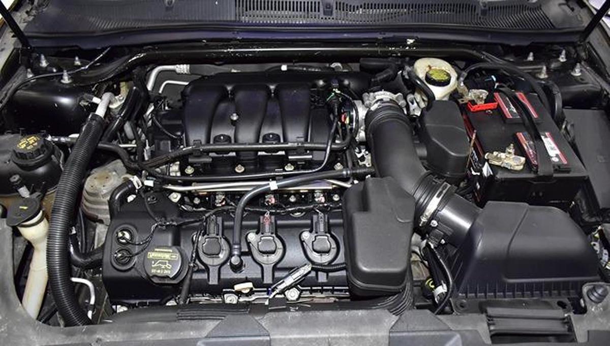 Ford Taurus ( 2015 Model ) in Black Color American Specs-9-9