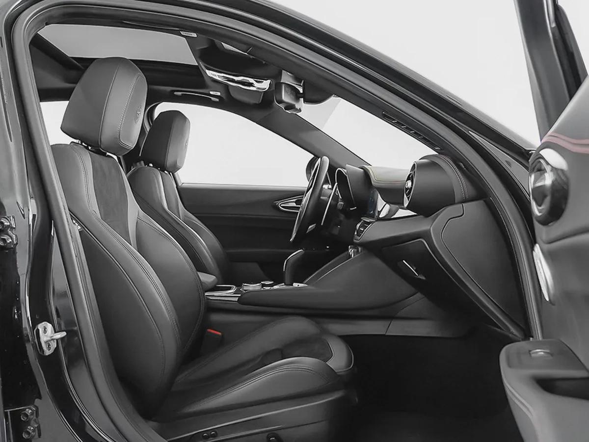 2,770 AED / 60 months | 0% DP | 2023 Alfa Romeo Giulia Estrema / Alfa Romeo Warranty-7-7