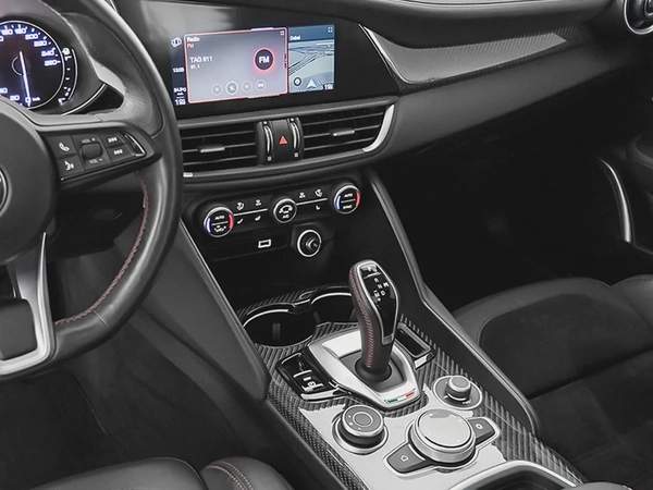 2,770 AED / 60 months | 0% DP | 2023 Alfa Romeo Giulia Estrema / Alfa Romeo Warranty