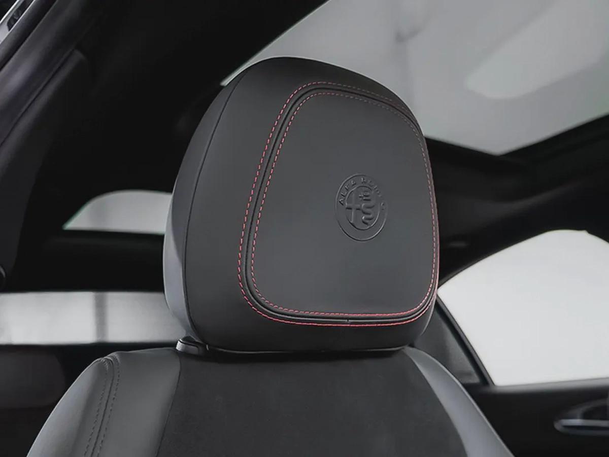 2,770 AED / 60 months | 0% DP | 2023 Alfa Romeo Giulia Estrema / Alfa Romeo Warranty-13-13