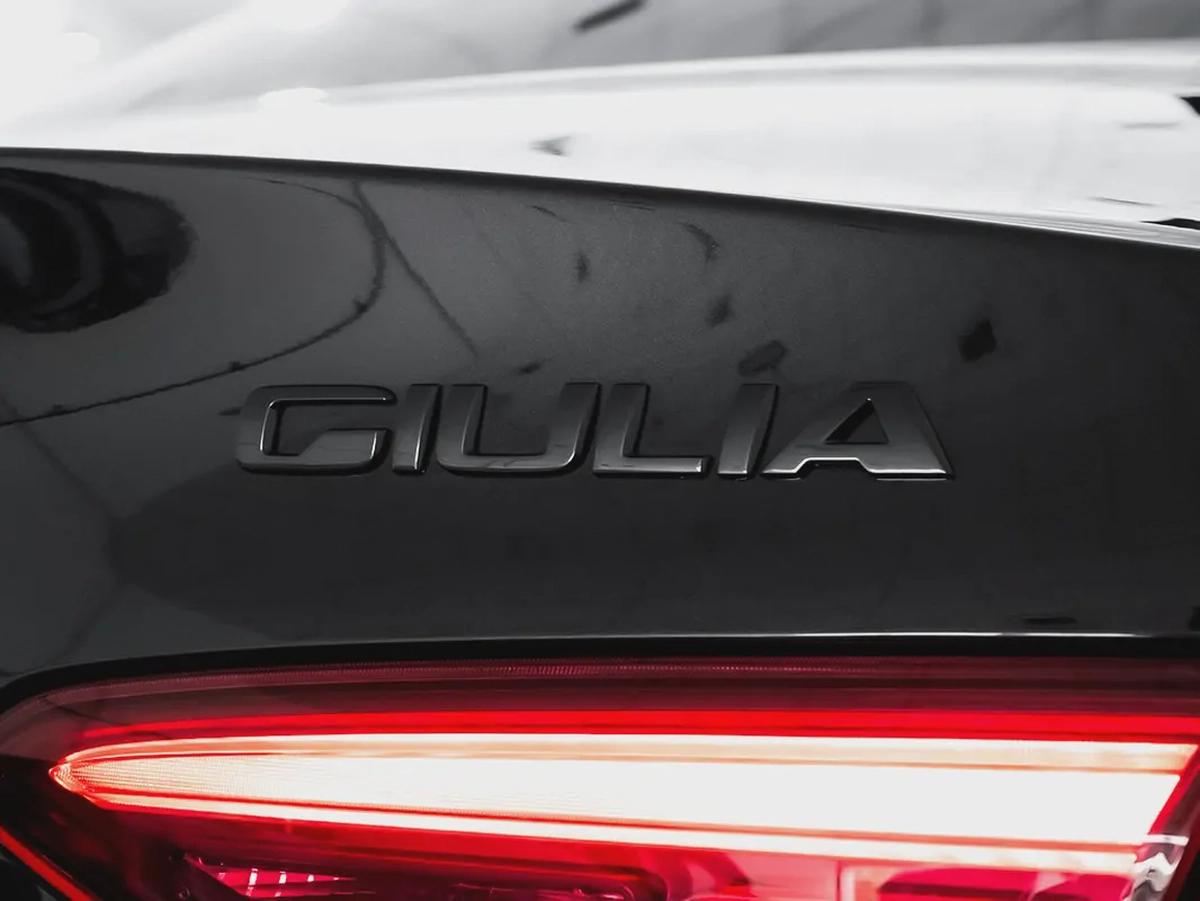 2,770 AED / 60 months | 0% DP | 2023 Alfa Romeo Giulia Estrema / Alfa Romeo Warranty-17-17