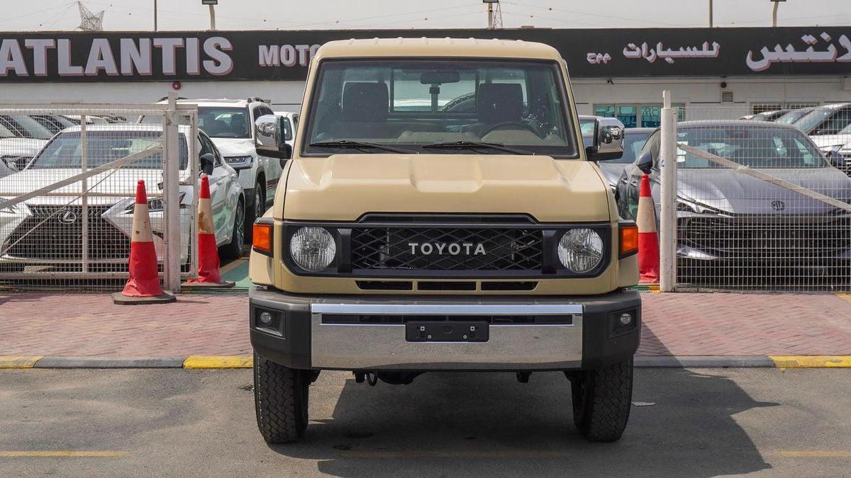 Toyota Land Cruiser Pick Up 4.0L Oman Specs-1-1
