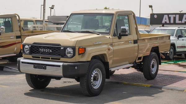 Toyota Land Cruiser Pick Up 4.0L Oman Specs