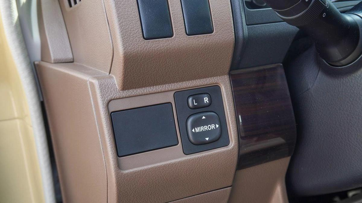 Toyota Land Cruiser Pick Up 4.0L Oman Specs-5-5