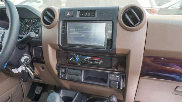 Toyota Land Cruiser Pick Up 4.0L Oman Specs