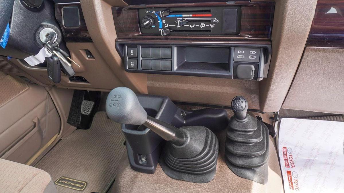 Toyota Land Cruiser Pick Up 4.0L Oman Specs-9-9