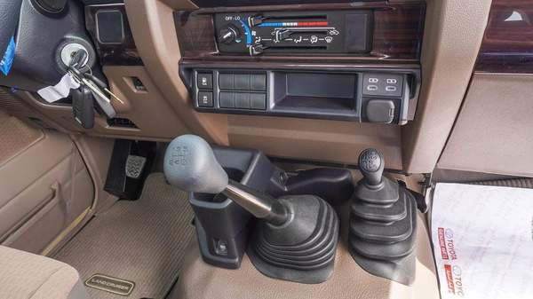 Toyota Land Cruiser Pick Up 4.0L Oman Specs