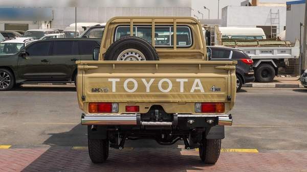 Toyota Land Cruiser Pick Up 4.0L Oman Specs
