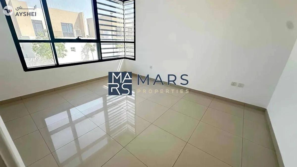 Spacious three bedroom corner unit with bigger layout available for rent in Nasma residence-11-11