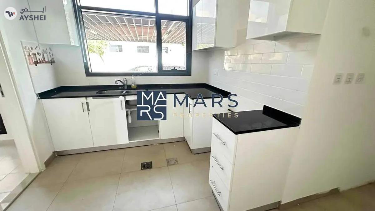 Spacious three bedroom corner unit with bigger layout available for rent in Nasma residence-4-4