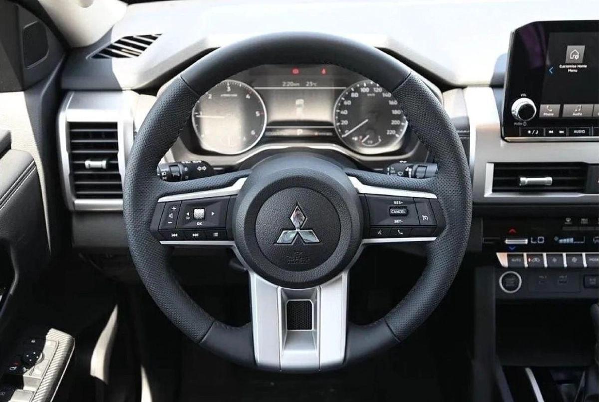 Mitsubishi L200 MITSUBISHI L200 SPORTERO 2.4L DIESEL 2025-5-5