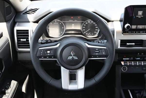 Mitsubishi L200 MITSUBISHI L200 SPORTERO 2.4L DIESEL 2025