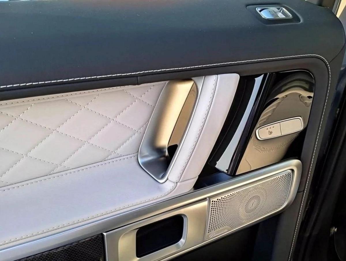 Mercedes Benz G63 AMG MERCEDES G 63- GREY INSIDE WHITE-12-12
