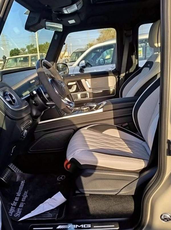 Mercedes Benz G63 AMG MERCEDES G 63- GREY INSIDE WHITE