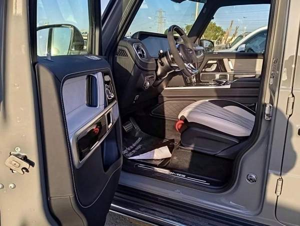 Mercedes Benz G63 AMG MERCEDES G 63- GREY INSIDE WHITE