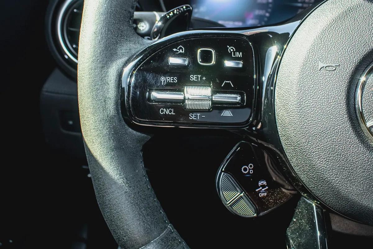 2021 - MERCEDES BENZ GT - SUPER CLEAN - ONLY 22,000 KM-9-9