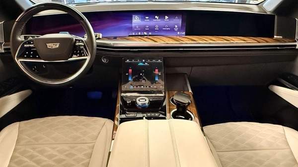 Cadillac Escalade Cadillac Escalade 600 - 6 Seats - 2026