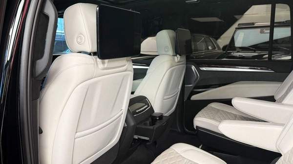 Cadillac Escalade Cadillac Escalade 600 - 6 Seats - 2026