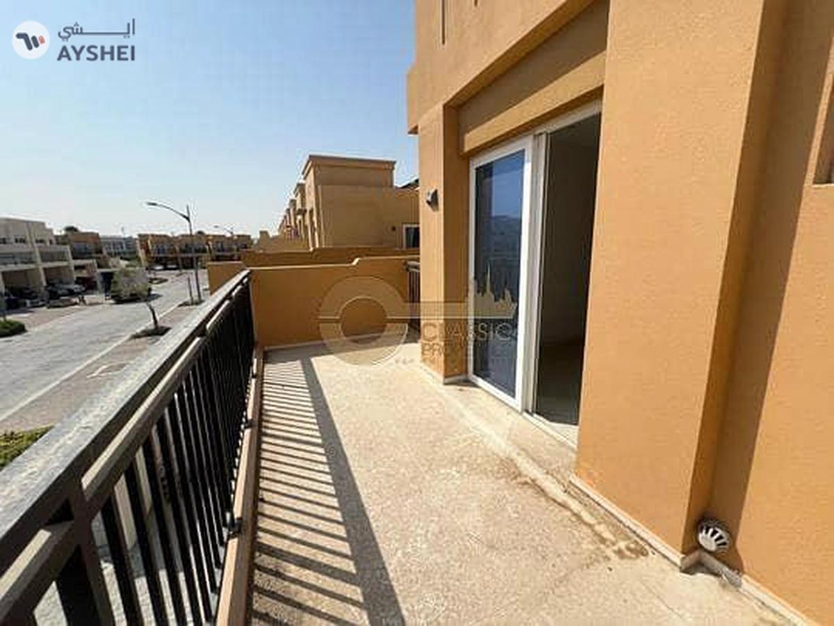 Freshly Maintained | Spacious | 3 Bed Townhouse-3-3