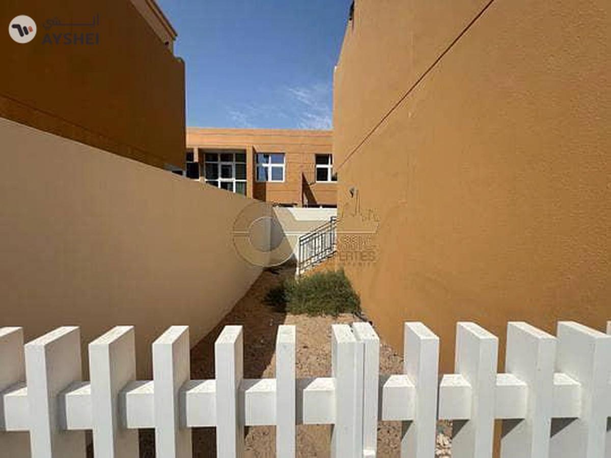 Freshly Maintained | Spacious | 3 Bed Townhouse-5-5