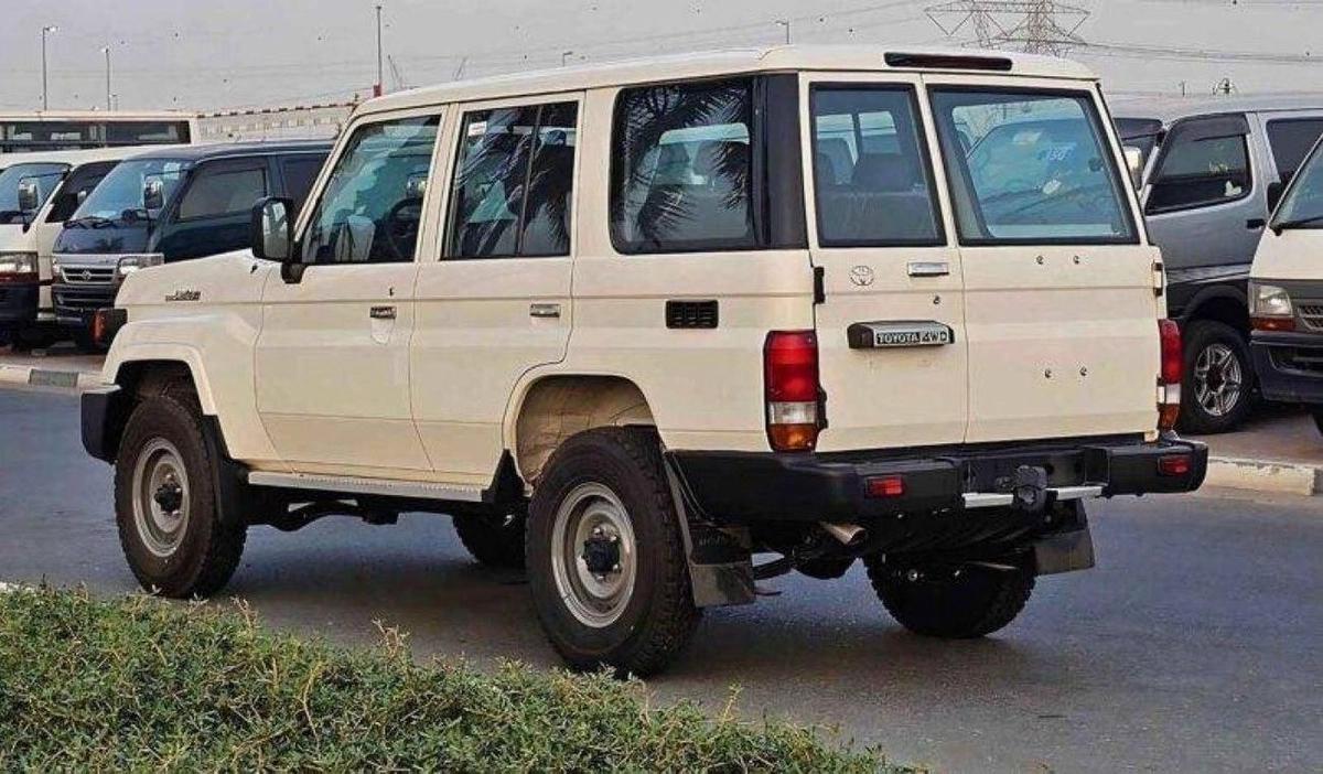Toyota Land Cruiser 70 Land cruiser hard top Lc76 4.2L diesel V6 MY2024 5doors EXPORT.ONLY-3-3