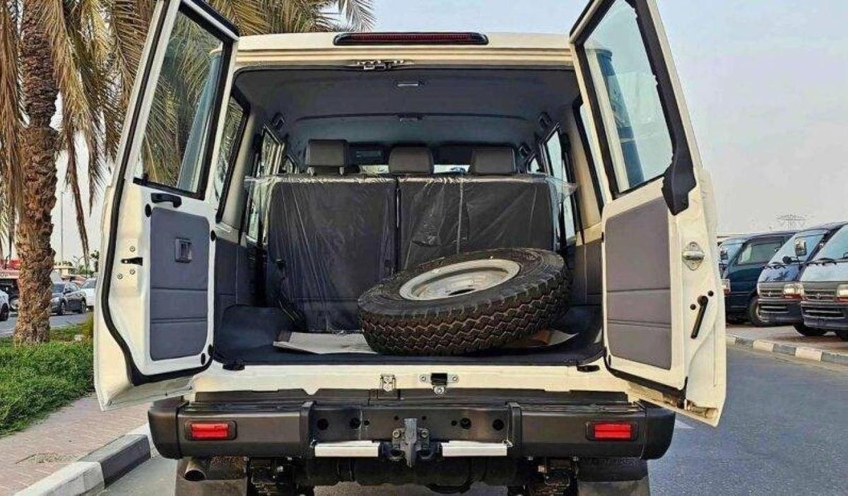Toyota Land Cruiser 70 Land cruiser hard top Lc76 4.2L diesel V6 MY2024 5doors EXPORT.ONLY-6-6