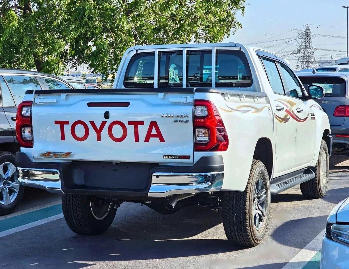 Toyota Hilux SR5 / 2.4L DIESEL A/T / BLIND SPOT / DIFF LOCK / FR&RR CHROME BUMPERS / (CODE # HDFAA)-6-6