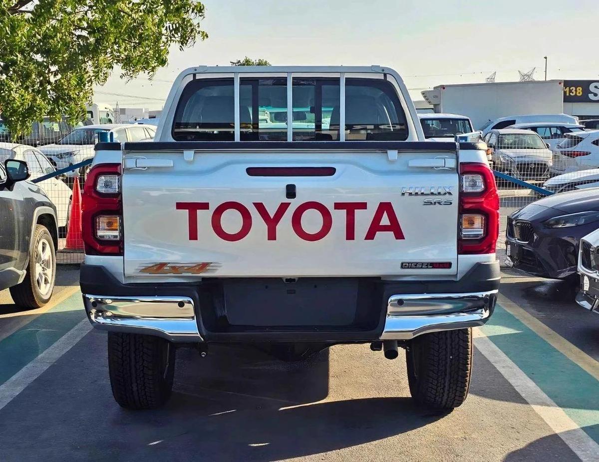 Toyota Hilux SR5 / 2.4L DIESEL A/T / BLIND SPOT / DIFF LOCK / FR&RR CHROME BUMPERS / (CODE # HDFAA)-3-3