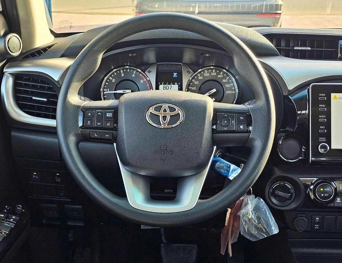 Toyota Hilux SR5 / 2.4L DIESEL A/T / BLIND SPOT / DIFF LOCK / FR&RR CHROME BUMPERS / (CODE # HDFAA)-11-11
