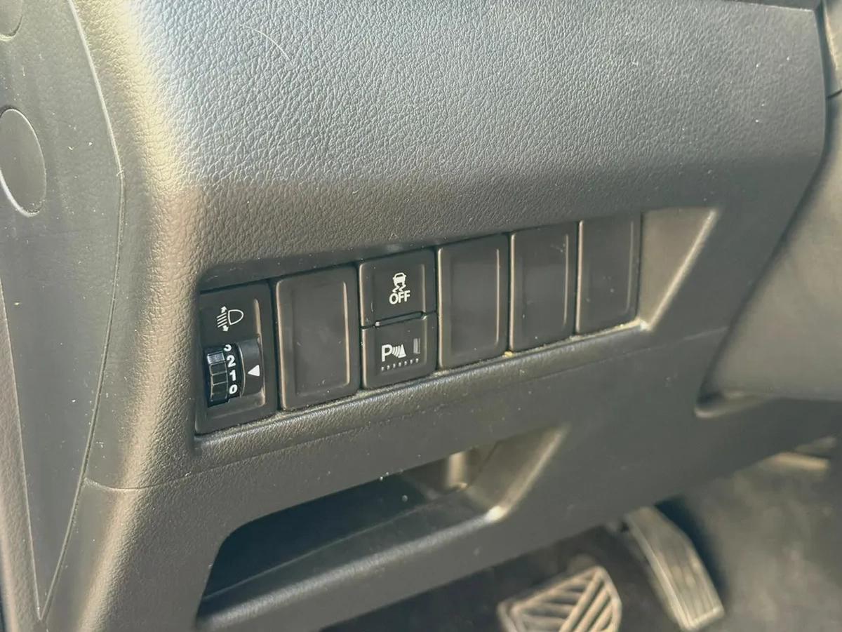 Suzuki Baleno, 2019 GCC specs, full option, in excellent condition.-14-14