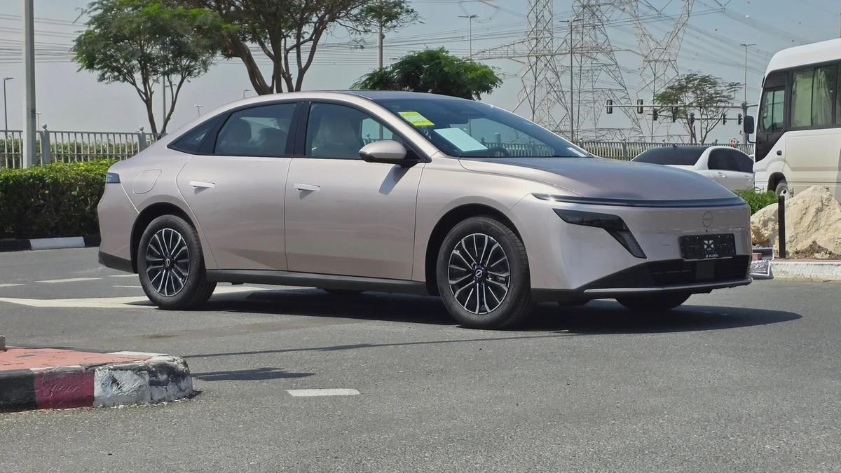 Nissan N6 180 Max (Gold White)-0-0