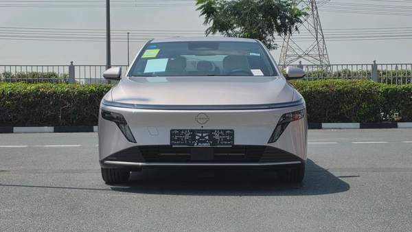 Nissan N6 180 Max (Gold White)