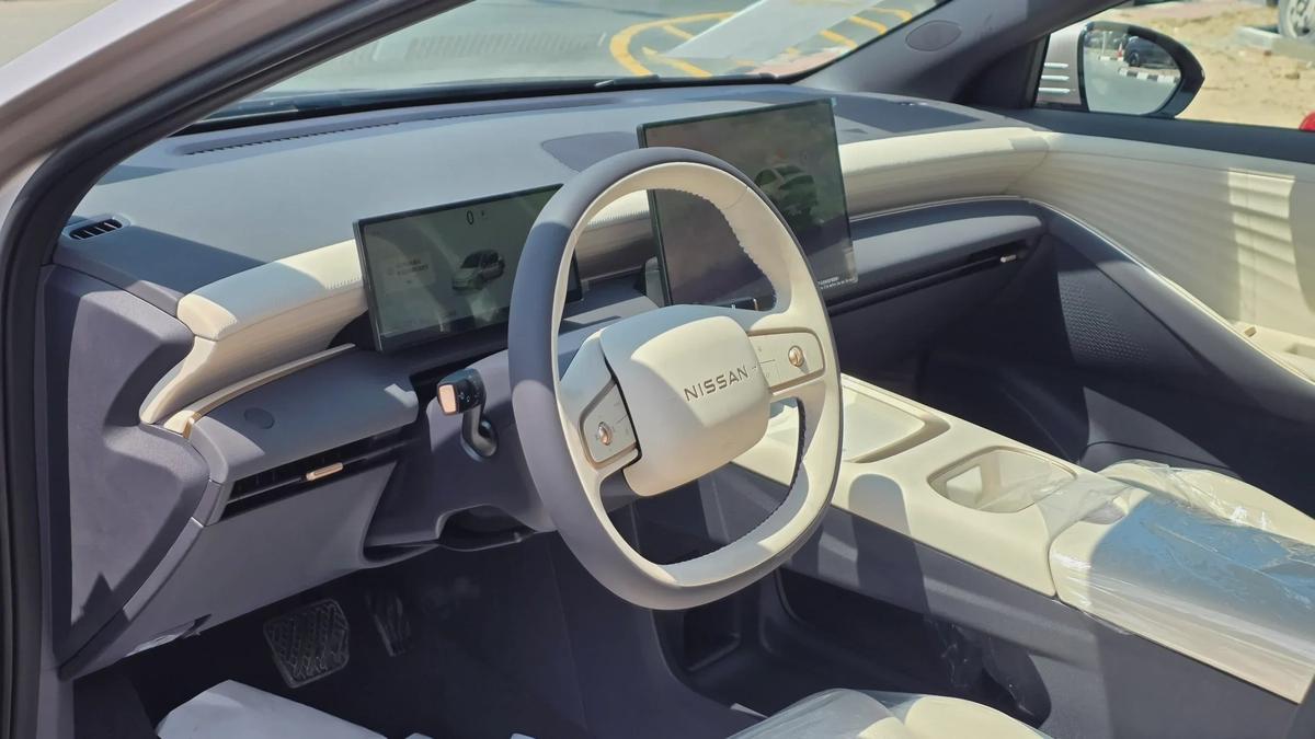 Nissan N6 180 Max (Gold White)-5-5