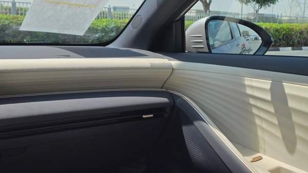 Nissan N6 180 Max (Gold White)